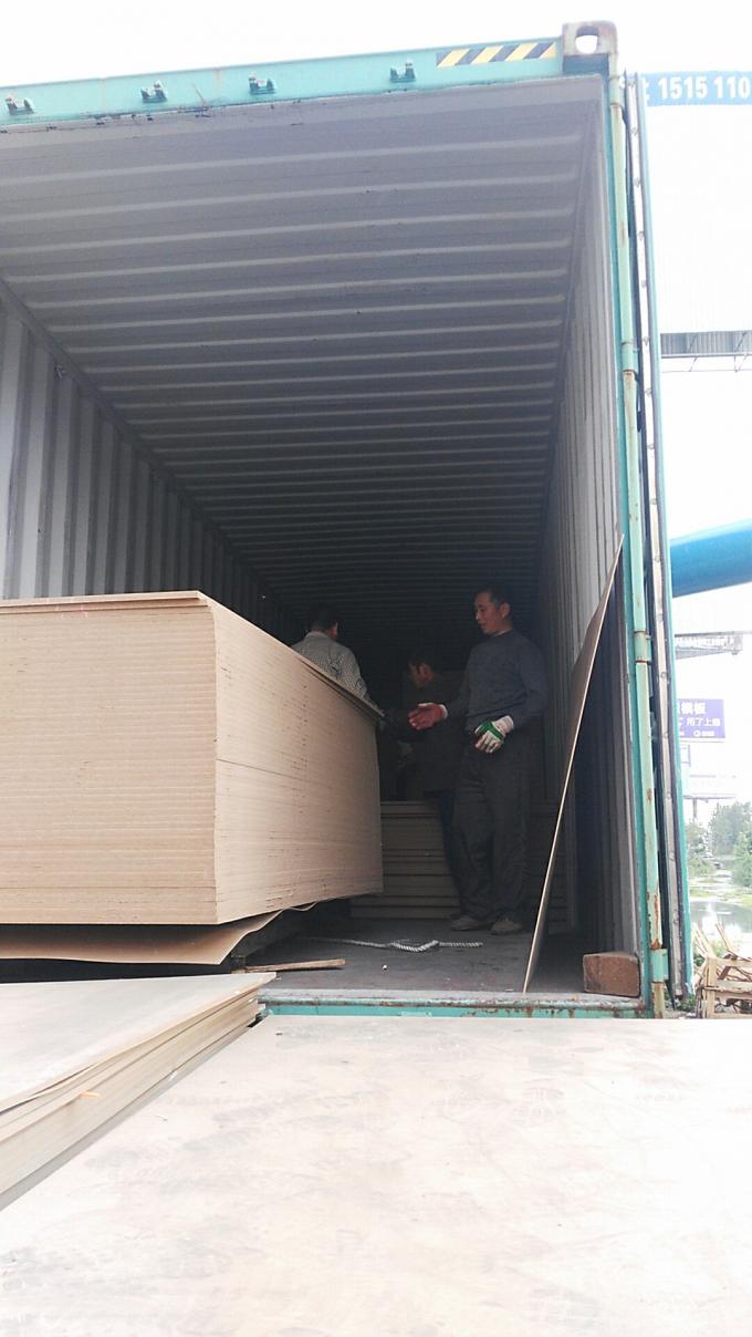 A madeira compensada de empacotamento da categoria 6mm Okoume/madeira compensada E1 externo high-density cobre