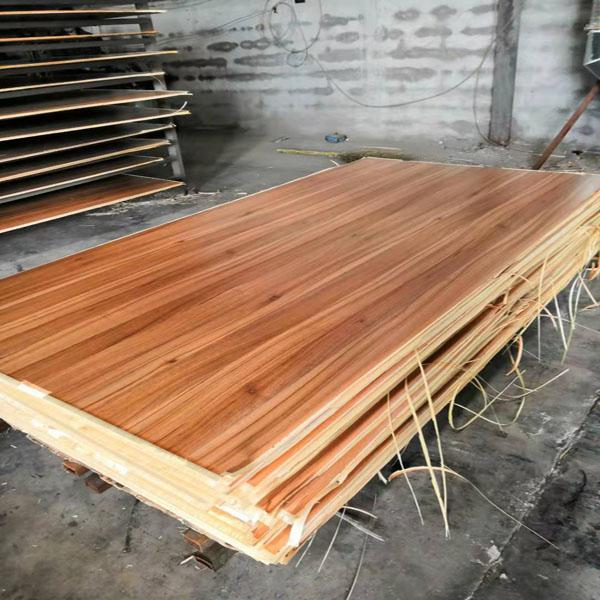 O tamanho padrão folheou os painéis do MDF/construção que pavimenta o painelamento de madeira do MDF