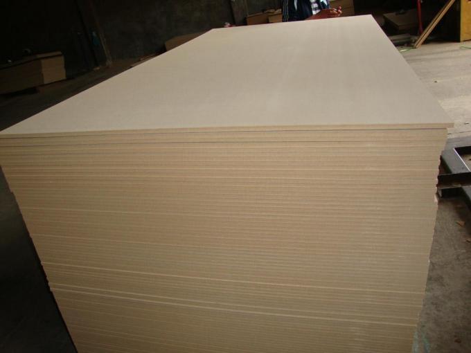 Painel de fibras high-density cru/liso cobre o painel de madeira impermeável do material da fibra